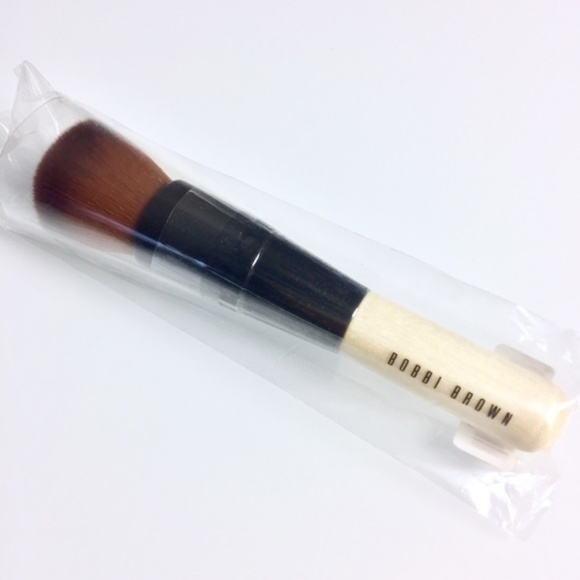 BOBBI BROWN FULL COVERAGE FACE BRUSH NWT $45 - Picture 2 of 2